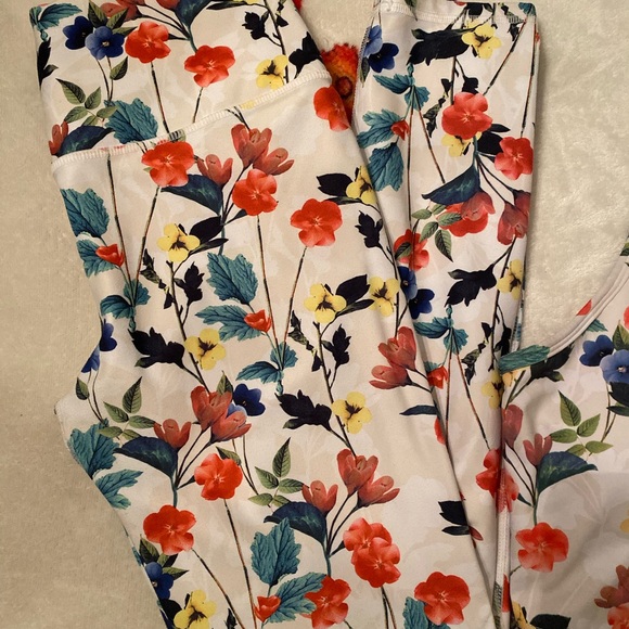 Floral Fabletics Set - Picture 2 of 4